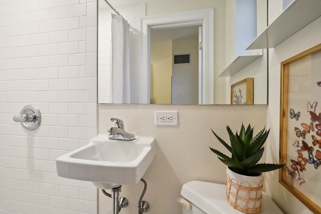 20 Chapel Street B811, Brookline, MA 02446