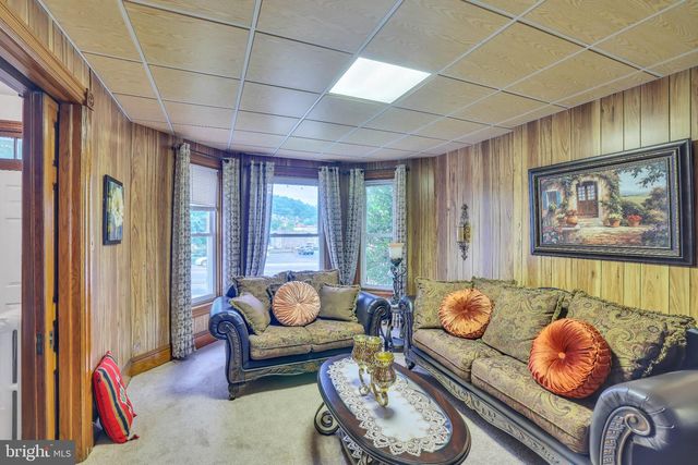 525 LINCOLN HWY E, Coatesville, PA 19320