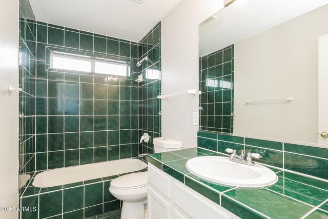 1653 E VINEYARD Road, Phoenix, AZ 85042