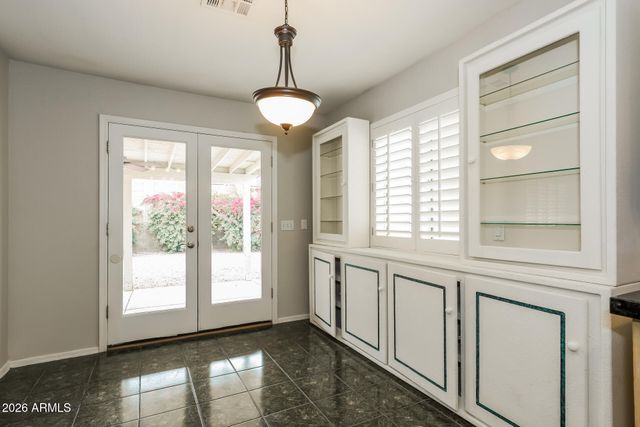 1653 E VINEYARD Road, Phoenix, AZ 85042