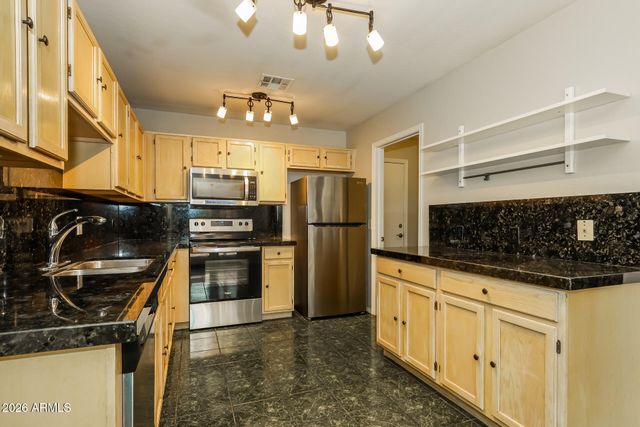 1653 E VINEYARD Road, Phoenix, AZ 85042