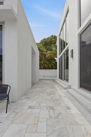 284 NE 7th Street, Boca Raton, FL 33432