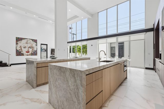 284 NE 7th Street, Boca Raton, FL 33432