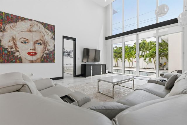 284 NE 7th Street, Boca Raton, FL 33432