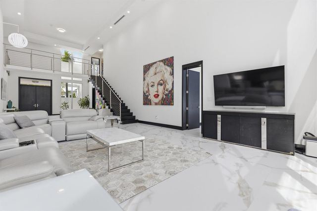 284 NE 7th Street, Boca Raton, FL 33432
