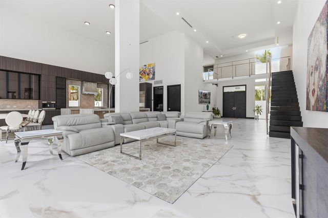 284 NE 7th Street, Boca Raton, FL 33432