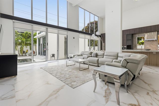 284 NE 7th Street, Boca Raton, FL 33432