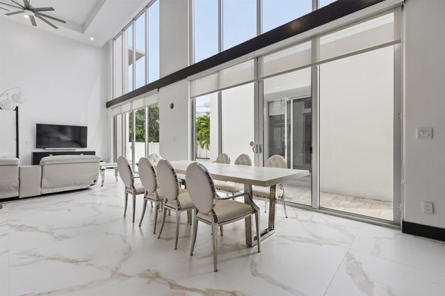 284 NE 7th Street, Boca Raton, FL 33432