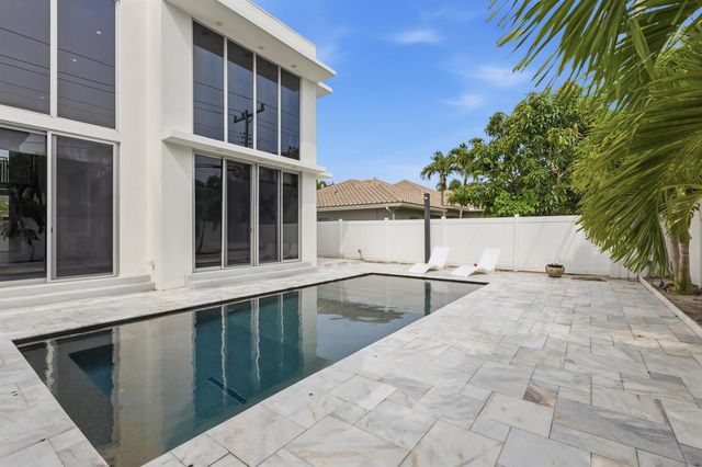 284 NE 7th Street, Boca Raton, FL 33432