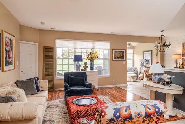 816 Charlevoix Way, Schererville, IN 46375