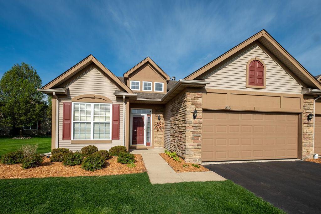 816 Charlevoix Way, Schererville, IN 46375