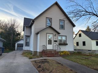 1215 6th Street S, Moorhead, MN 56560