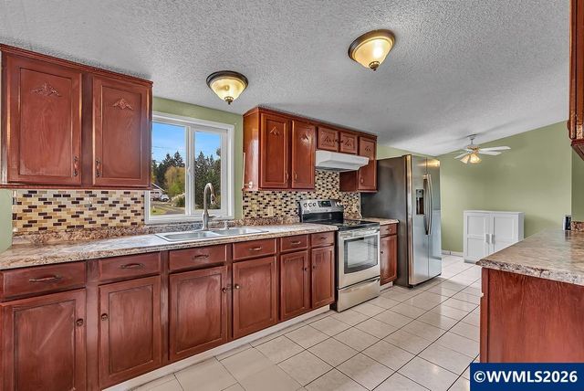 23501 NE Sunnycrest Rd, Newberg, OR 97132