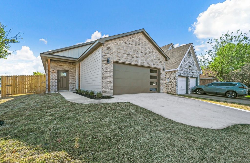 4207 Scarsdale Lane, Dallas, TX 75227