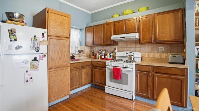 43-06 34 Avenue, Astoria, NY 11101