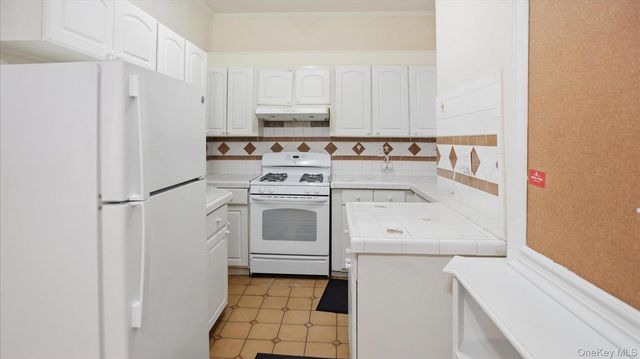 43-06 34 Avenue, Astoria, NY 11101