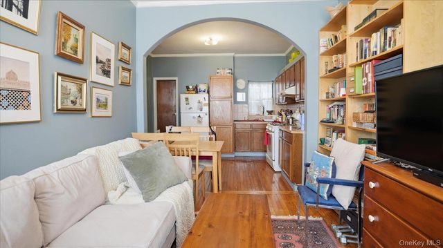 43-06 34 Avenue, Astoria, NY 11101