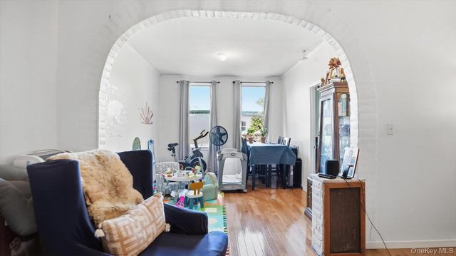 43-06 34 Avenue, Astoria, NY 11101