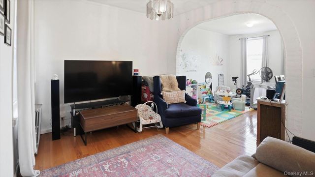 43-06 34 Avenue, Astoria, NY 11101