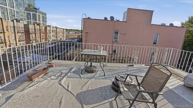 43-06 34 Avenue, Astoria, NY 11101