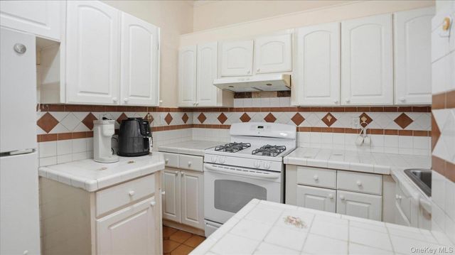 43-06 34 Avenue, Astoria, NY 11101