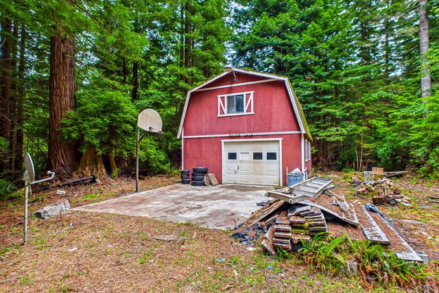 187 Burke Lane, Greenwood Heights, CA 95549