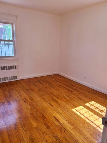 6473 Ellwell Crescent 1st Floor, Rego Park, NY 11374