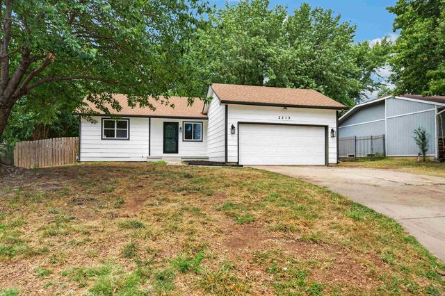 2219 N Basswood Ct, Derby, KS 67037