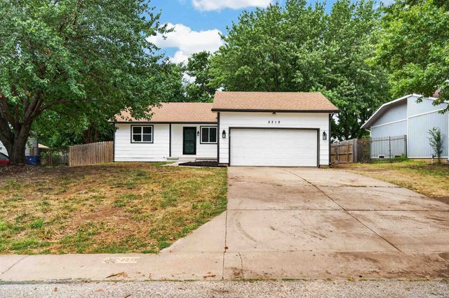 2219 N Basswood Ct, Derby, KS 67037