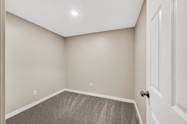 2219 N Basswood Ct, Derby, KS 67037