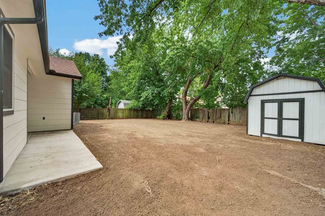 2219 N Basswood Ct, Derby, KS 67037