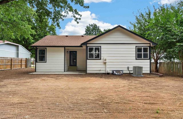 2219 N Basswood Ct, Derby, KS 67037