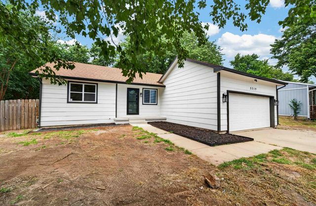 2219 N Basswood Ct, Derby, KS 67037