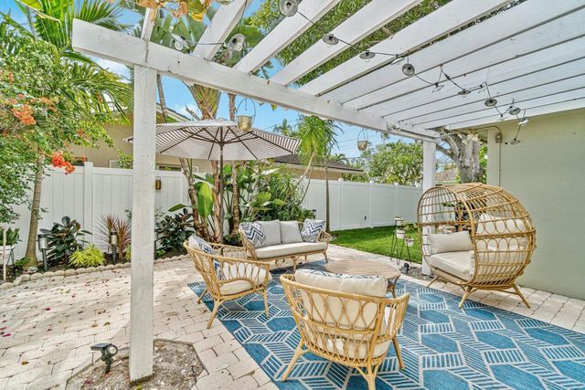 501 SW 8th Terrace, Boca Raton, FL 33486