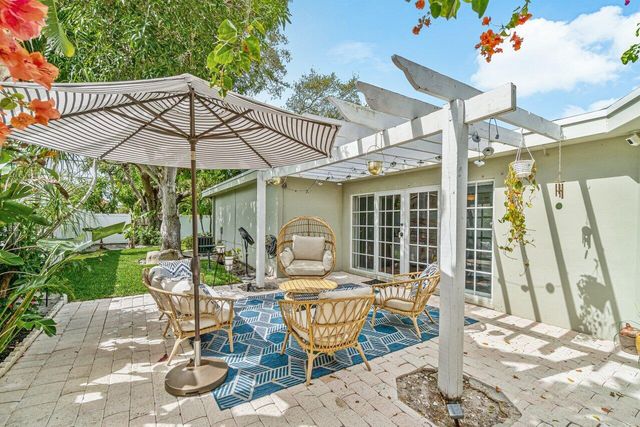 501 SW 8th Terrace, Boca Raton, FL 33486