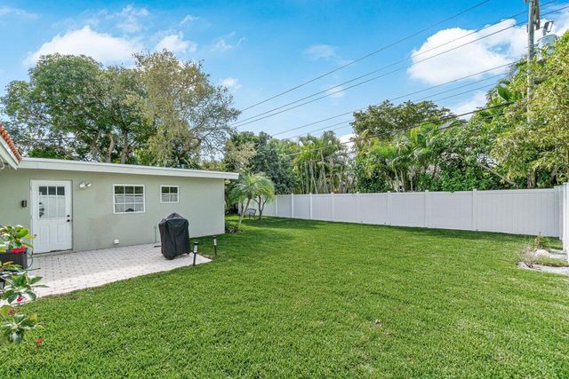 501 SW 8th Terrace, Boca Raton, FL 33486