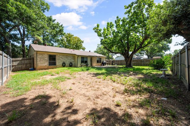 5100 Lasalle Drive, Arlington, TX 76016