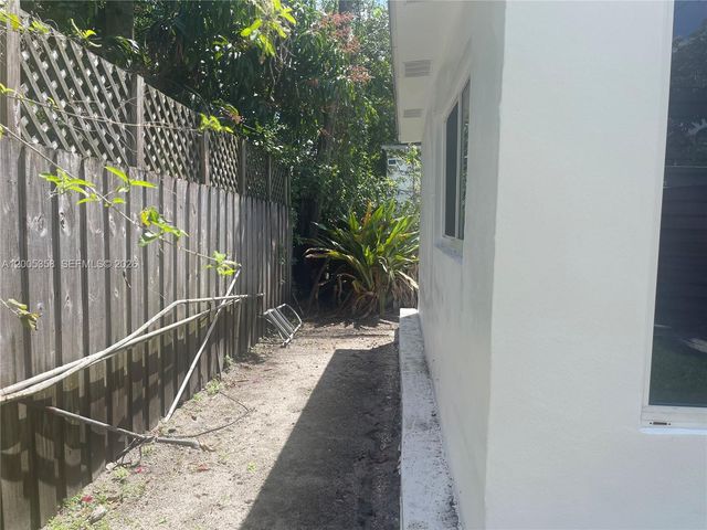 554 NE 74th St 2, Miami, FL 33138