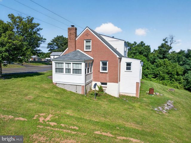 1232 STRASBURG RD, Front Royal, VA 22630