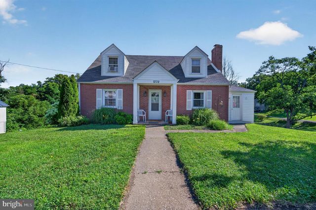 1232 STRASBURG RD, Front Royal, VA 22630