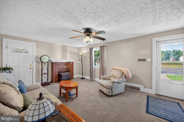 1232 STRASBURG RD, Front Royal, VA 22630