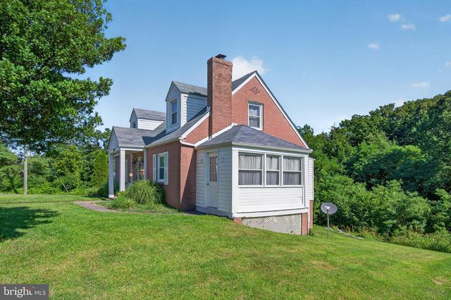 1232 STRASBURG RD, Front Royal, VA 22630