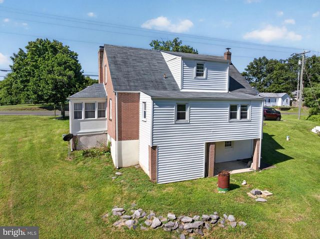 1232 STRASBURG RD, Front Royal, VA 22630
