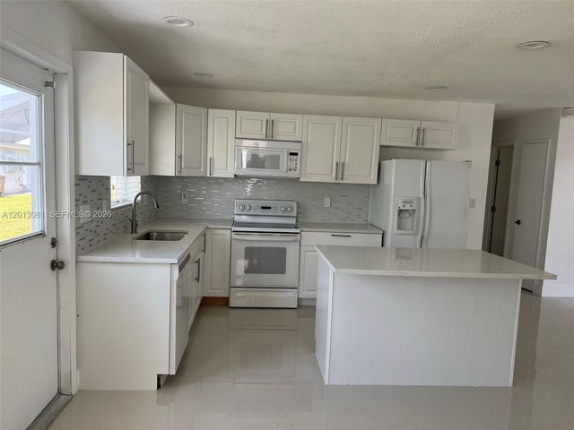 145 NW 41st Ct 11, Deerfield Beach, FL 33064