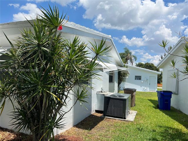 145 NW 41st Ct 11, Deerfield Beach, FL 33064