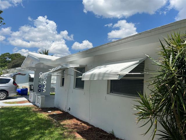 145 NW 41st Ct 11, Deerfield Beach, FL 33064