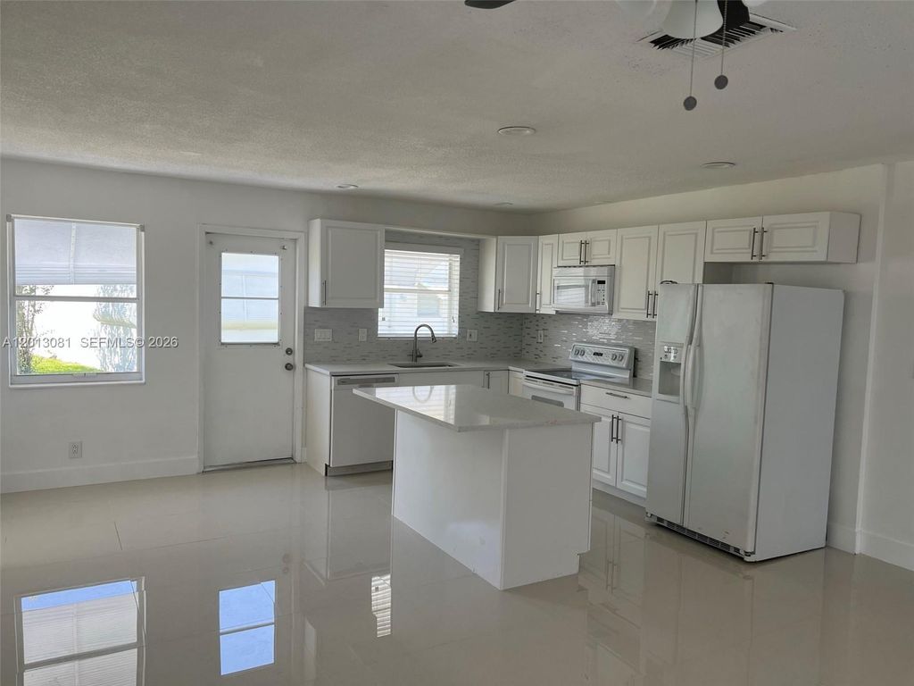 145 NW 41st Ct 11, Deerfield Beach, FL 33064