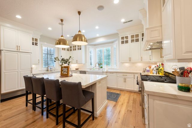 2620 E CASTO LN, Holladay, UT 84117