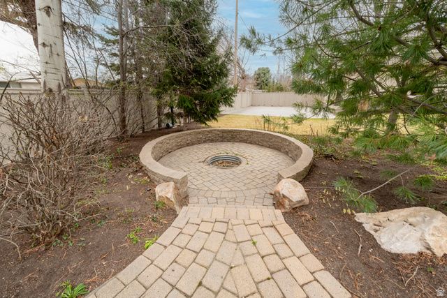 2620 E CASTO LN, Holladay, UT 84117