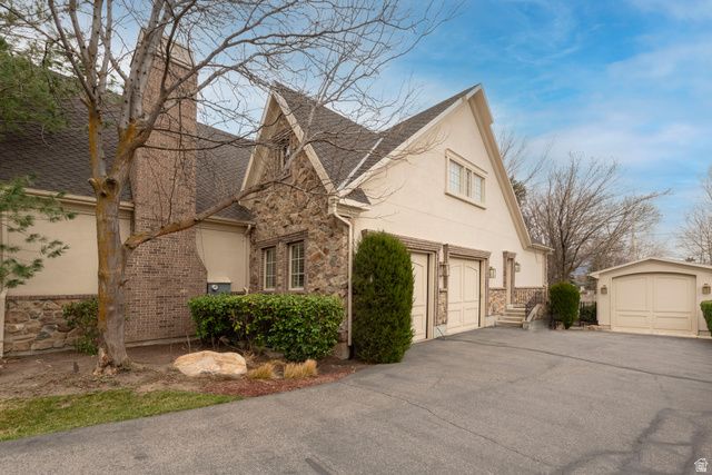 2620 E CASTO LN, Holladay, UT 84117